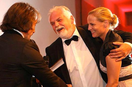 Siegerehrung beim Galaabend im Hotel Traube/Tonbach am 28.06.2014 Ehrung durch Thomas Hanswillemenke, Vorstand der Santander Consumer Bank